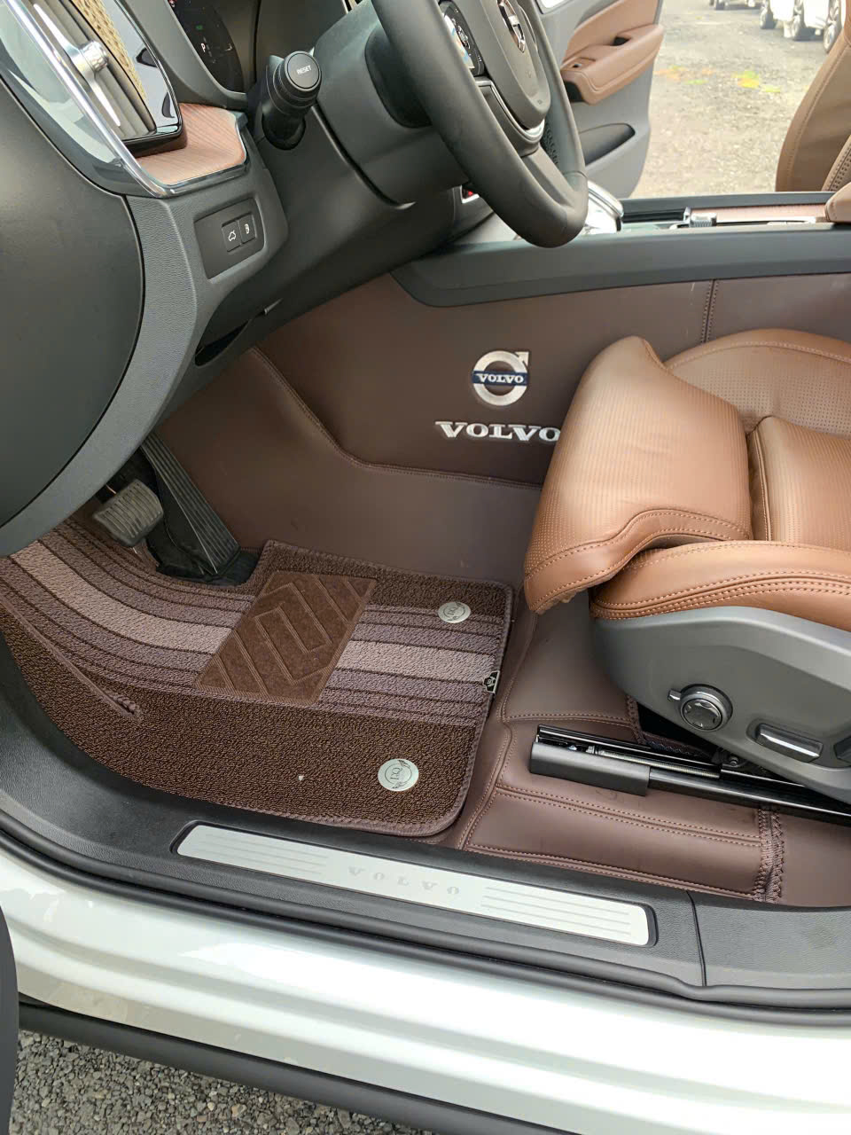 Koberce z nappa kůže v Volvo XC60 2026 — Místo řidiče